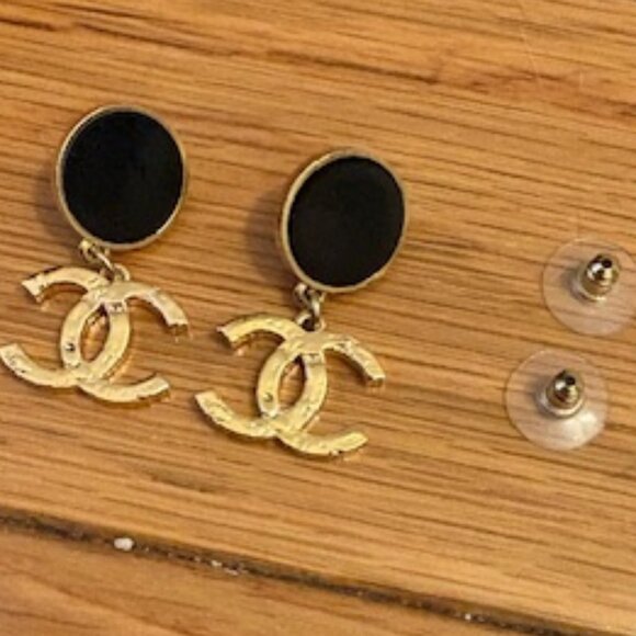 Authentic Chanel Logo CC Earrings, NWT & Receipt - Picture 4 of 16